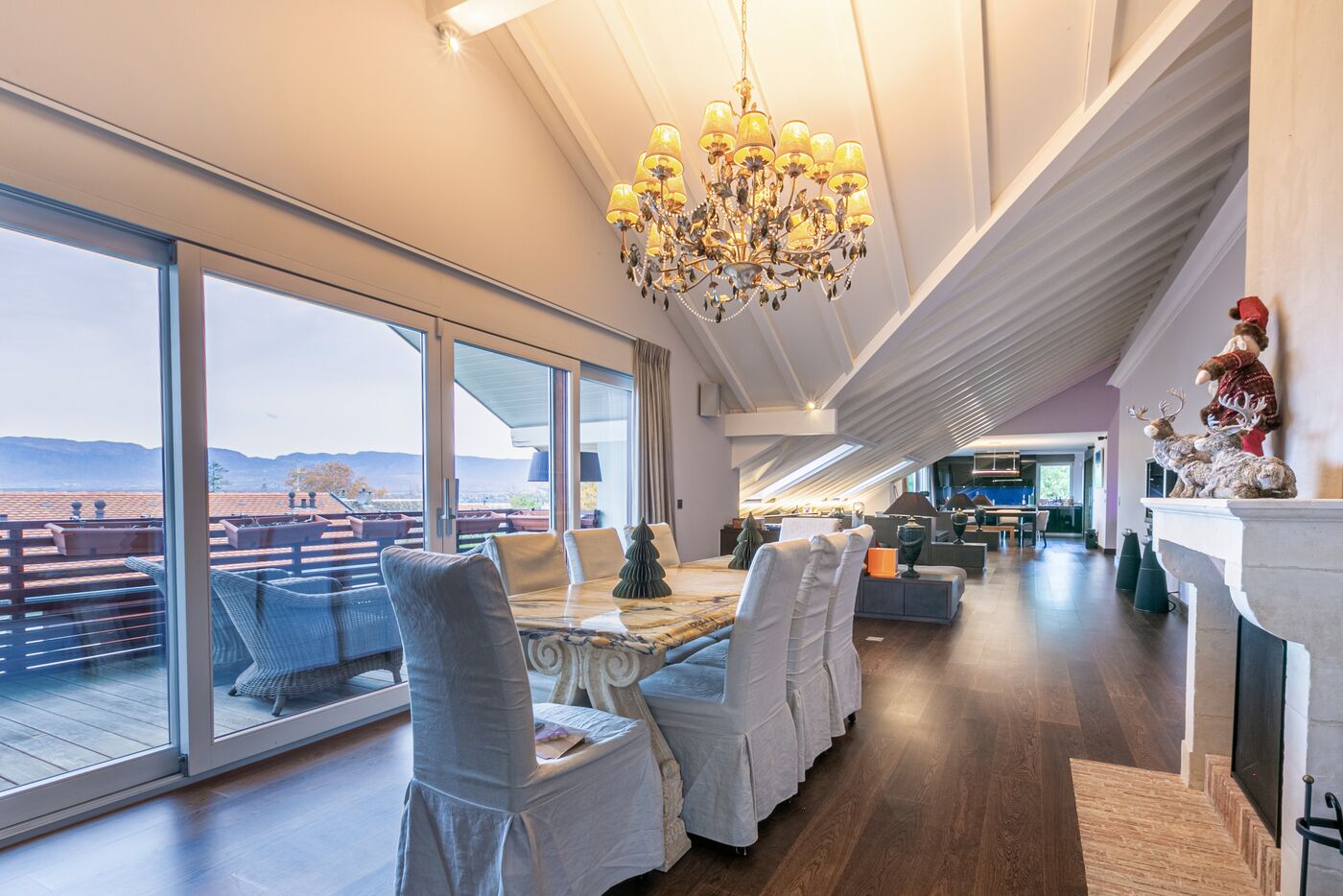 Luxueux penthouse avec vue panoramique sur le lac