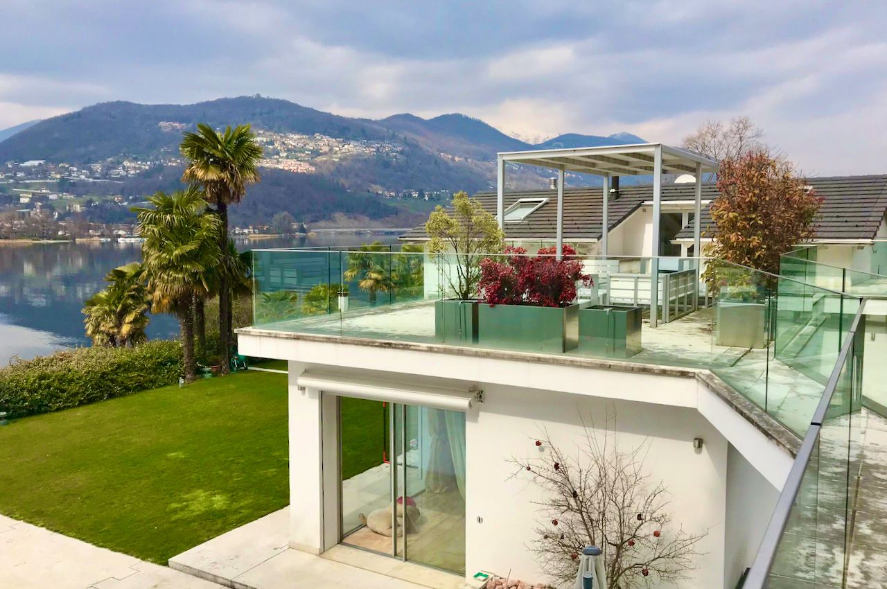 Luxury Villa with Lake View and Private Boathouse with Pier