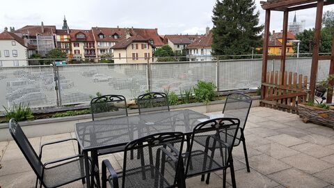 Appartement de 2,5 pièces avec vaste terrasse au centre d'Echallens