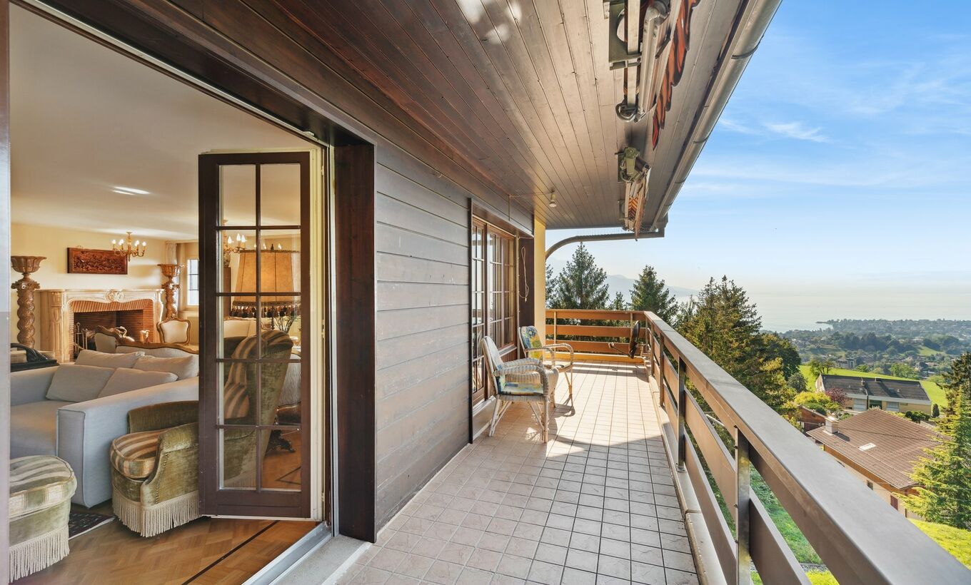 Spacious apartment close to the center with lake view