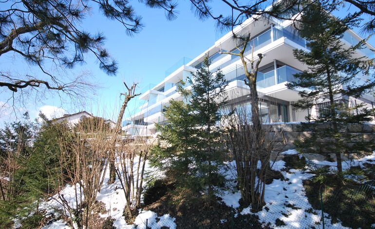 Appartement contemporain de 122.5 m2 pondérés avec une splendide vue lac