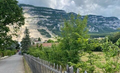 Magnificent plot of 1200 m² in Veyrier with building permit
