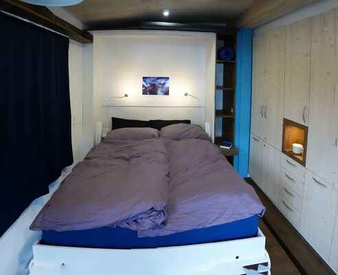 Doppelbett in Wandschrank