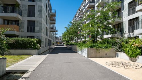 Dans le quartier de Sébeillon - parking intérieur moto