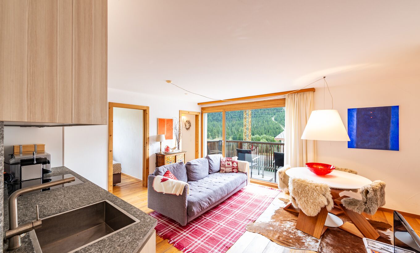 Sunny and quiet apartment with fireplace