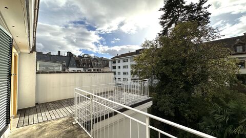 Wunderschöne renovierte Altbauwohnung auf 3 Etagen mit Dachterrasse