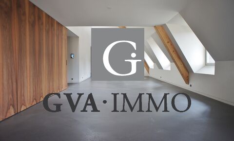 Superb penthouse attic with terrace and lake view in downtown Geneva