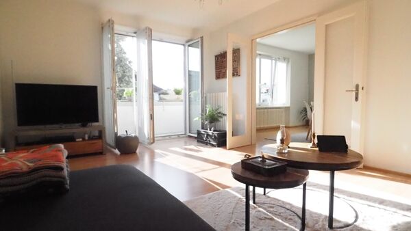 Charmante Wohnung mit Balkon und Wintergarten