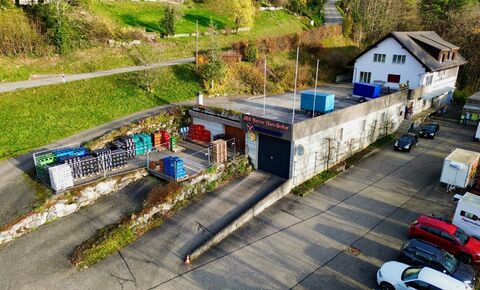 Residential and commercial building with warehouse and 3 apartments