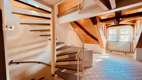 110m2 grosse Altstadt-Wohnung mit Flair, hohen Decken und neuer Küche