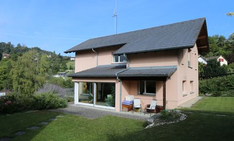 Elegantes, freistehendes 6.5 Zi Wohnhaus
mit Klasse & schöner Aussicht