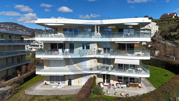 SUPERBE ATTIQUE AVEC TERRASSE DOMINANTE AVEC VUE PANORAMIQUE