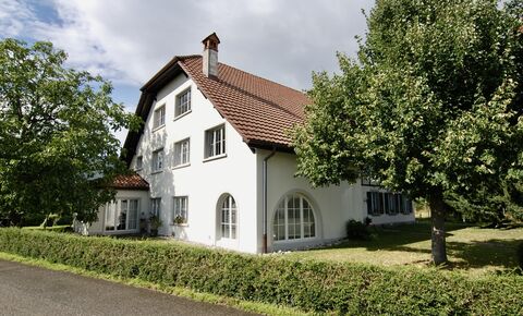5.5 Zi.-Einseitig angebautes EFH mit Garten und 2 Parkplätzen