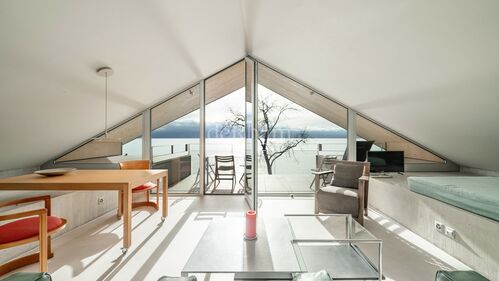 NEUF - Luxueux Loft meublé avec terrasse en première ligne du Lac