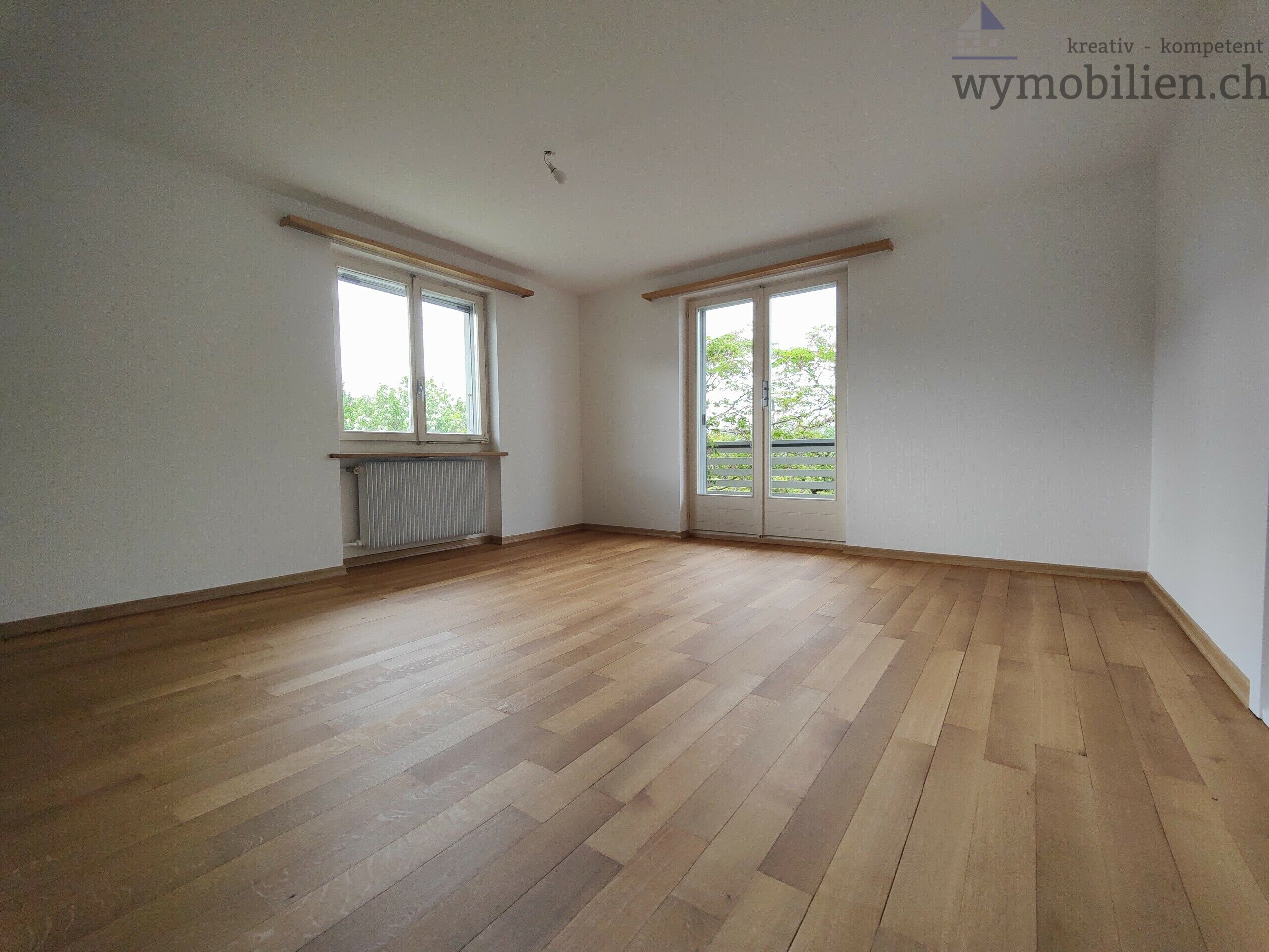 Zimmer 1 OG mit Ausgang auf den Balkon