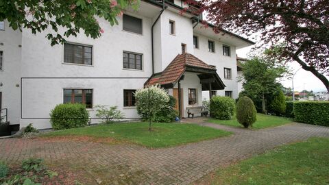 3.5-Zimmer Wohnung im Erdgeschoss mit Einstellhallenplatz