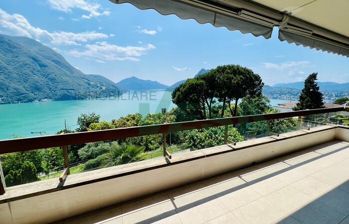 Delizioso attico 3 locali con spettacolare vista lago, monti e città