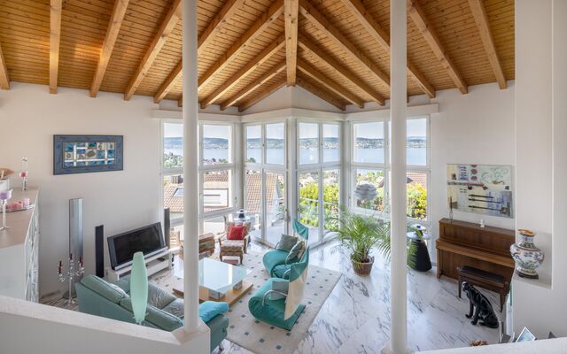 Living bijou with a stunning lake view
