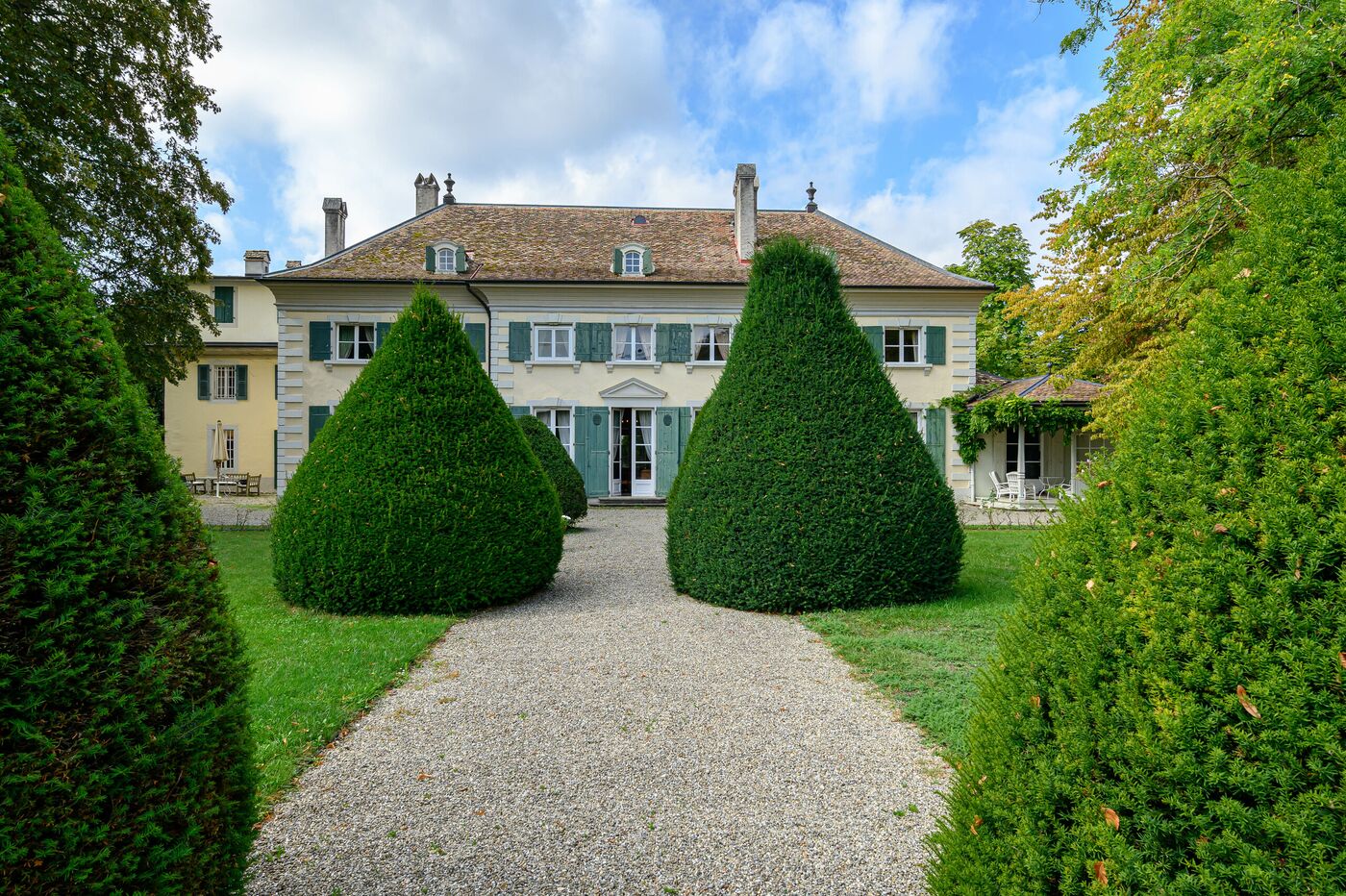 Maison de maître avec piscine et dépendances