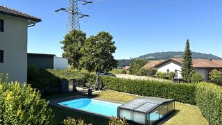 Propriété de haut standing avec piscine et appartement de 2½ pièces