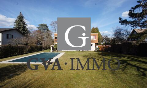 Detached villa of 8 rooms in residential area