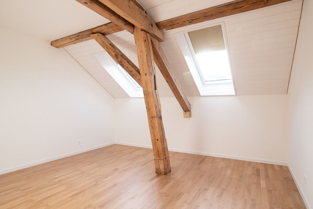Rénovation d'une ferme du 19e siècle en 15 appartements à Roche : l'intérieur.
