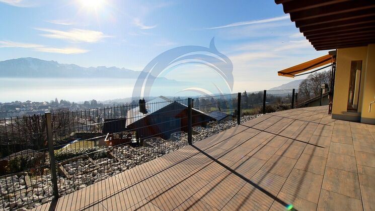 APPARTEMENT DE 3,5 PIÈCES AVEC TERRASSE ET VUE IMPRENABLE SUR LE LAC