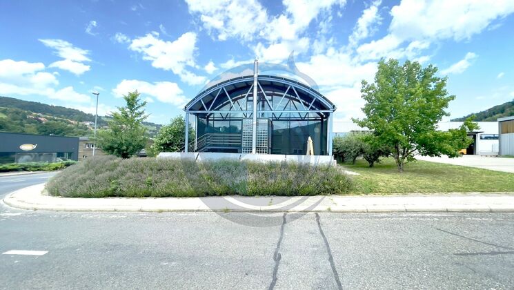IMMEUBLE COMMERCIAL AVEC HALLE INDUSTRIELLE