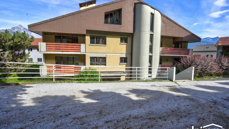 A vendre à Baar : Grand appartement de 4.5 p. totalement rénové !