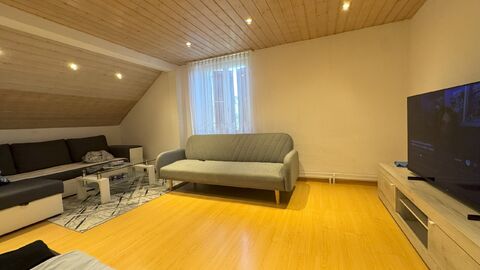 Zentrumsnahes Wohnen mit Charme – 4-Zimmer-Dachwohnung in Wohlen AG