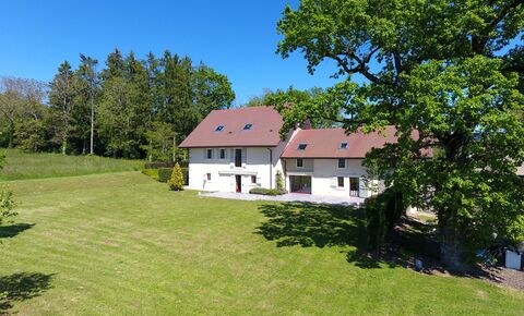 Ferme rénovée à proximité de la frontière Suisse