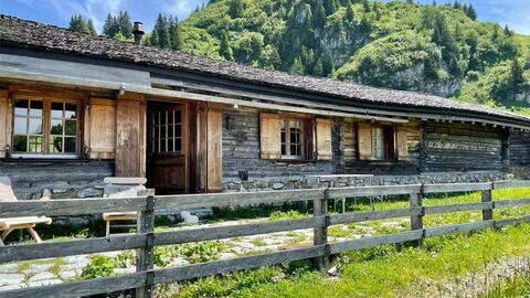 Sublime chalet d'alpage agencé avec un goût exquis. Objet unique !!!