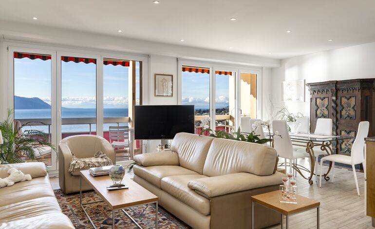Appartement rénové avec vue panoramique sur le lac