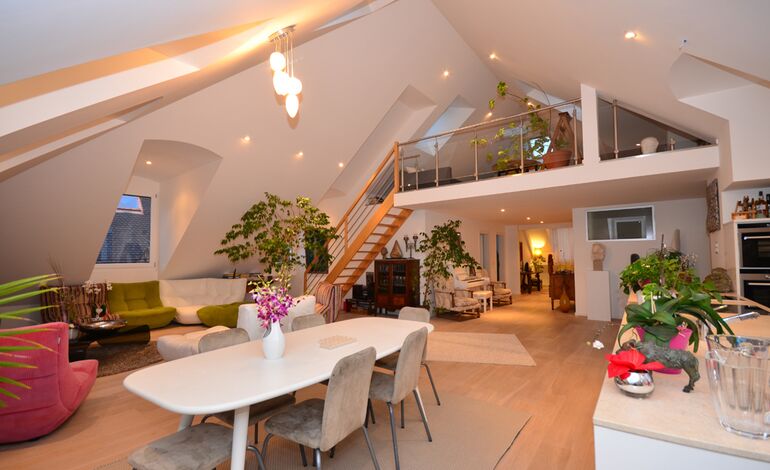 Attique d'exception, 260 m² habitables
Au coeur de la ville