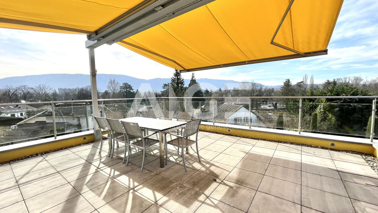 Detached villa with roof terrace