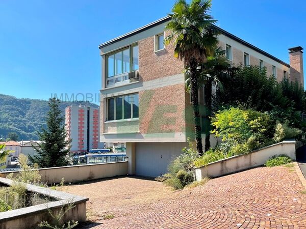 Interesting and sunny single-family home in practical location