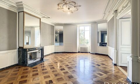 EXCLUSIF - UNIQUE A LA VENTE DANS LA VIEILLE VILLE