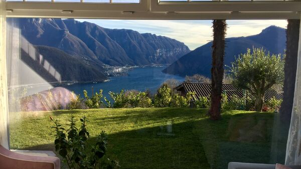 Delightful house with beautiful panoramic view of the lake