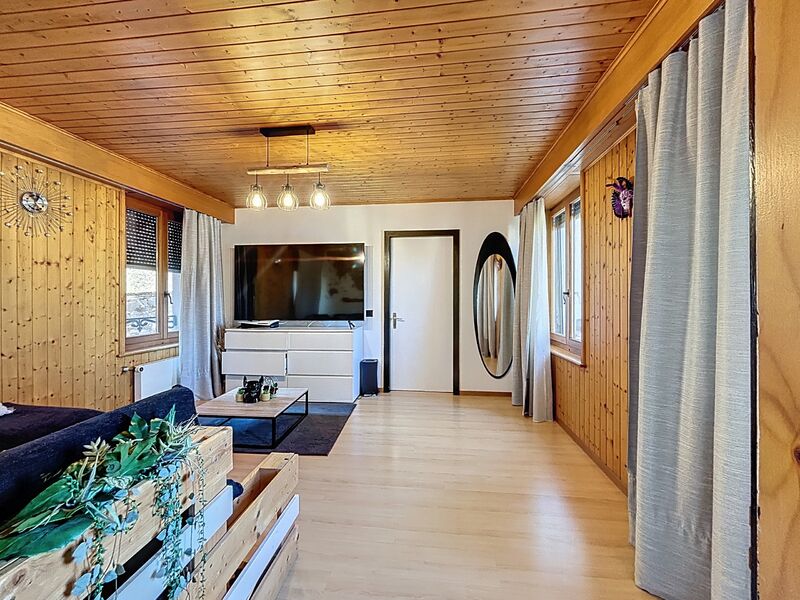 Dans un bâtiment de luxe (sauna, piscine etc.) 2.5p 49.6m2, garage