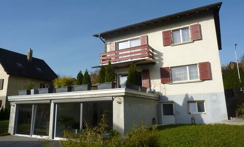 Great rental house with 2 apartments in a quiet neighborhood!