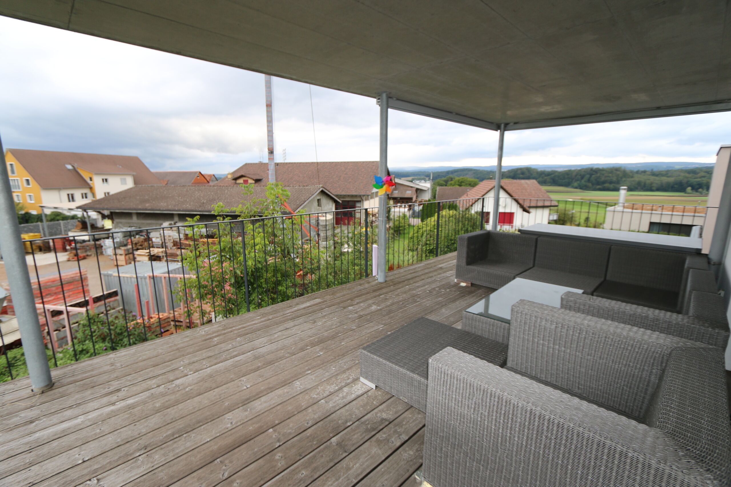 fantastische, gedeckte Terrasse im Obergeschoss, perfekte Erholungsoase