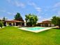 Elegante moderne Villa mit Pool in Genestrerio