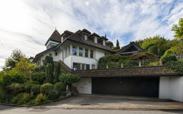Stilvolle Landhausvilla mit Blick auf den Zürichsee
