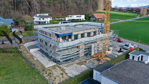 Helle Erdgeschosswohnung mit viel Garten und Terrassenfläche