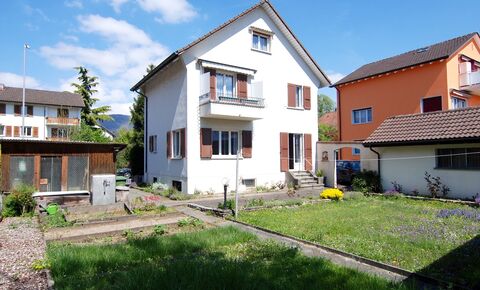 Reserviert - 4.5 Zi.- Einfamilienhaus mit Garage und Gartenhaus