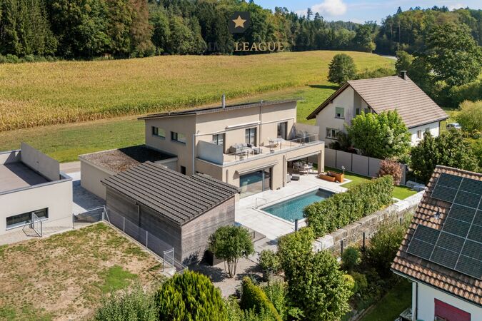 Einzigartiges Luxusdomizil mit Poolparadies und Weitblick. 