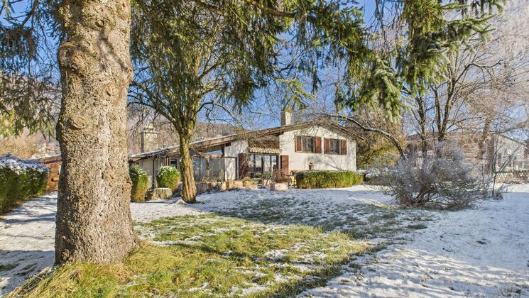 Charming house with great potential and large plot - Movelier -JU Charming house with great potential and large plot - Movelier -JU