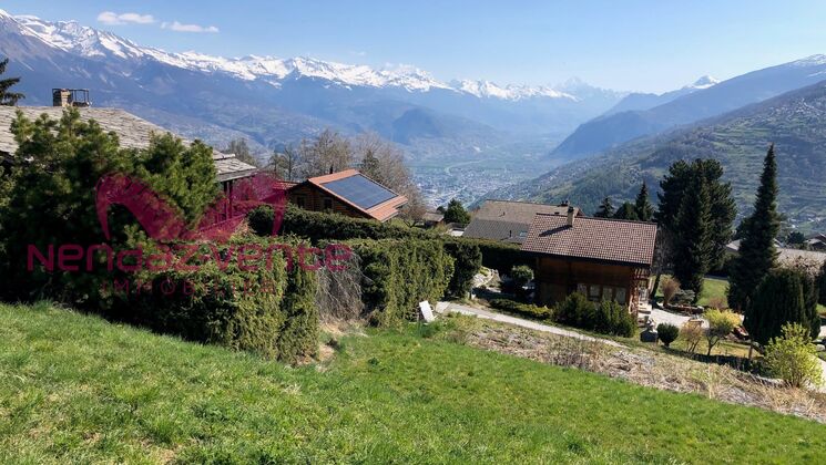 Magnificent plot - 1531 m2 - zone H30  primary residence