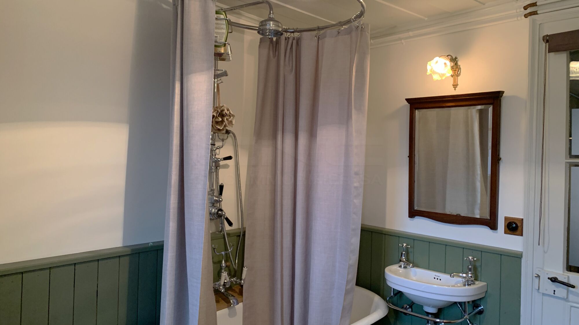 Lot 2 - Salle de bains avec accès balcon- 3ème étage
