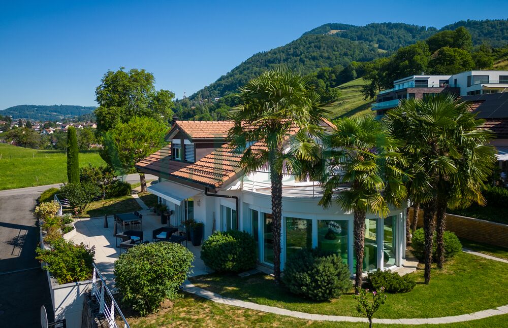 Detached 5.5 room villa with pool in a quiet area